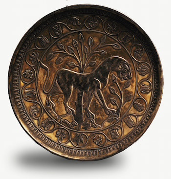 بشقاب نقره با نقش گیاهان مقدس- ساسانی
