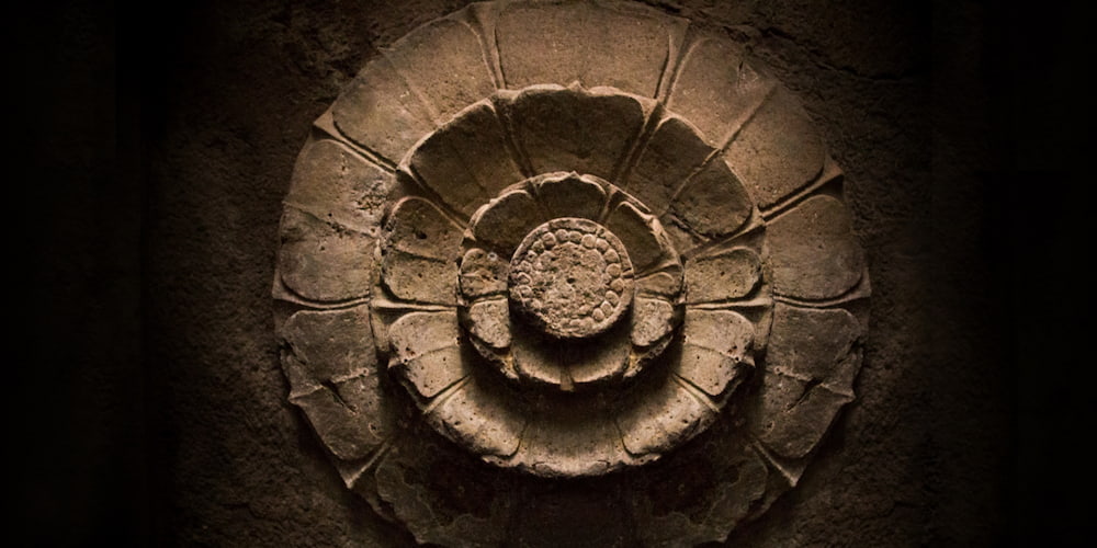 نماد شناسی گل نیلوفر در مصر، هند، بین النهرین و یونان