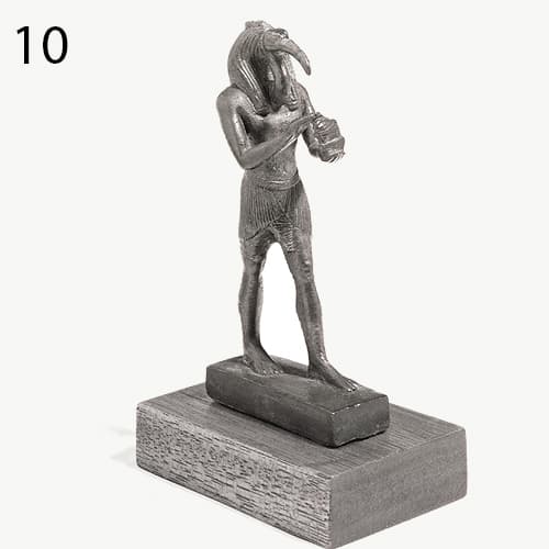 مجسمه تحوت- ایزد با تن انسان و سر لک لک- مصر